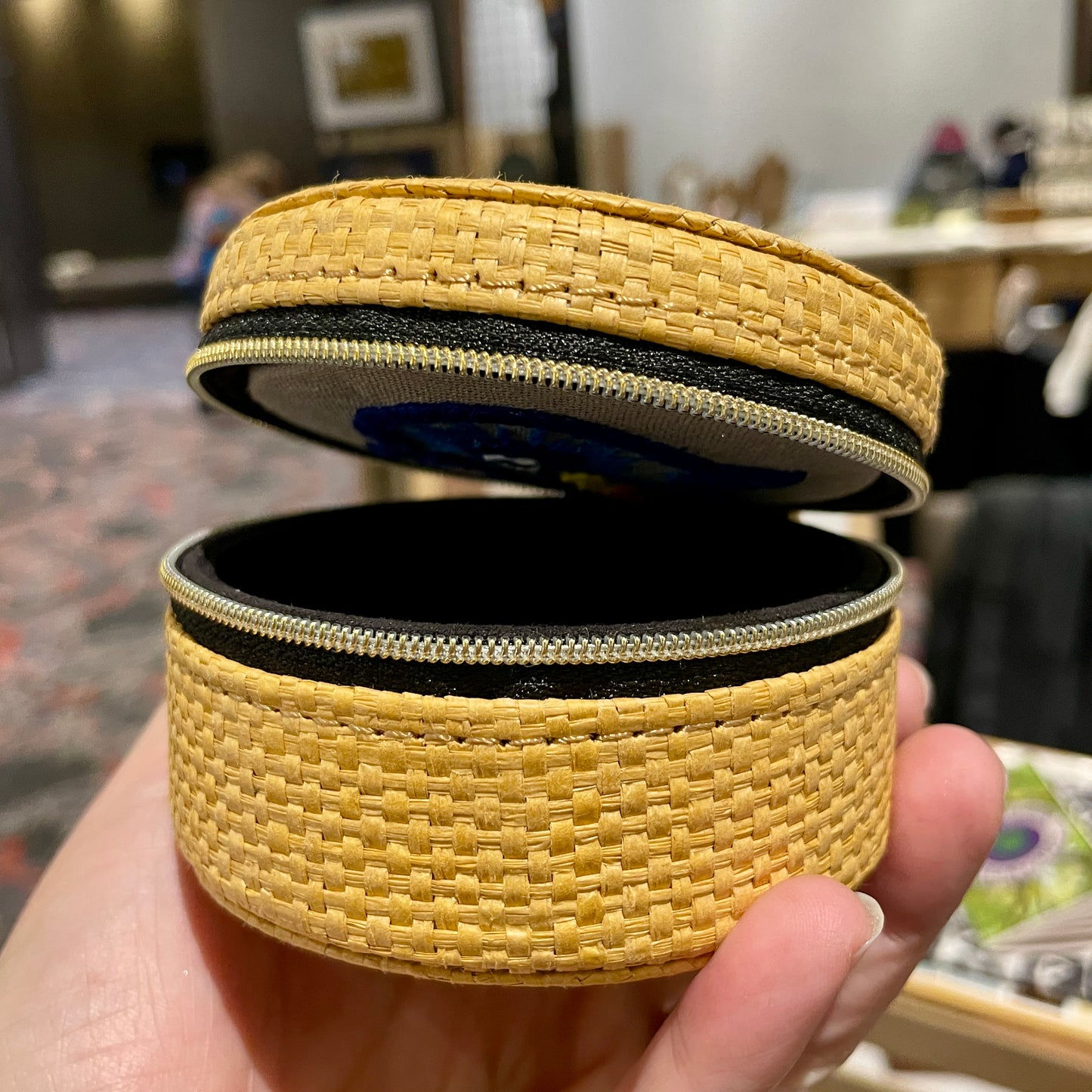 Magen Miriam Travel Altar